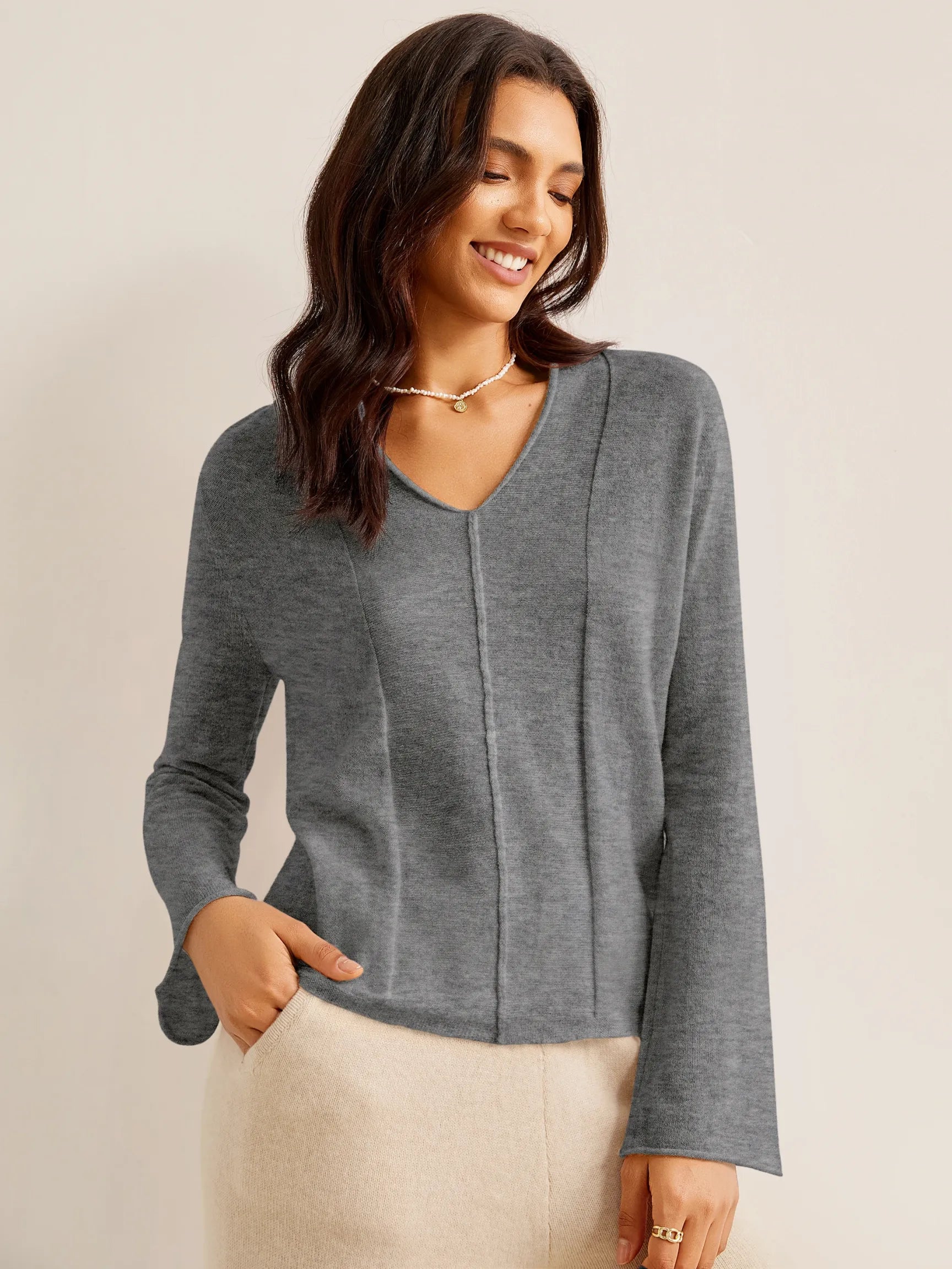 100% CASHMERE LIGHTWEIGHT V-NECK SWEATER