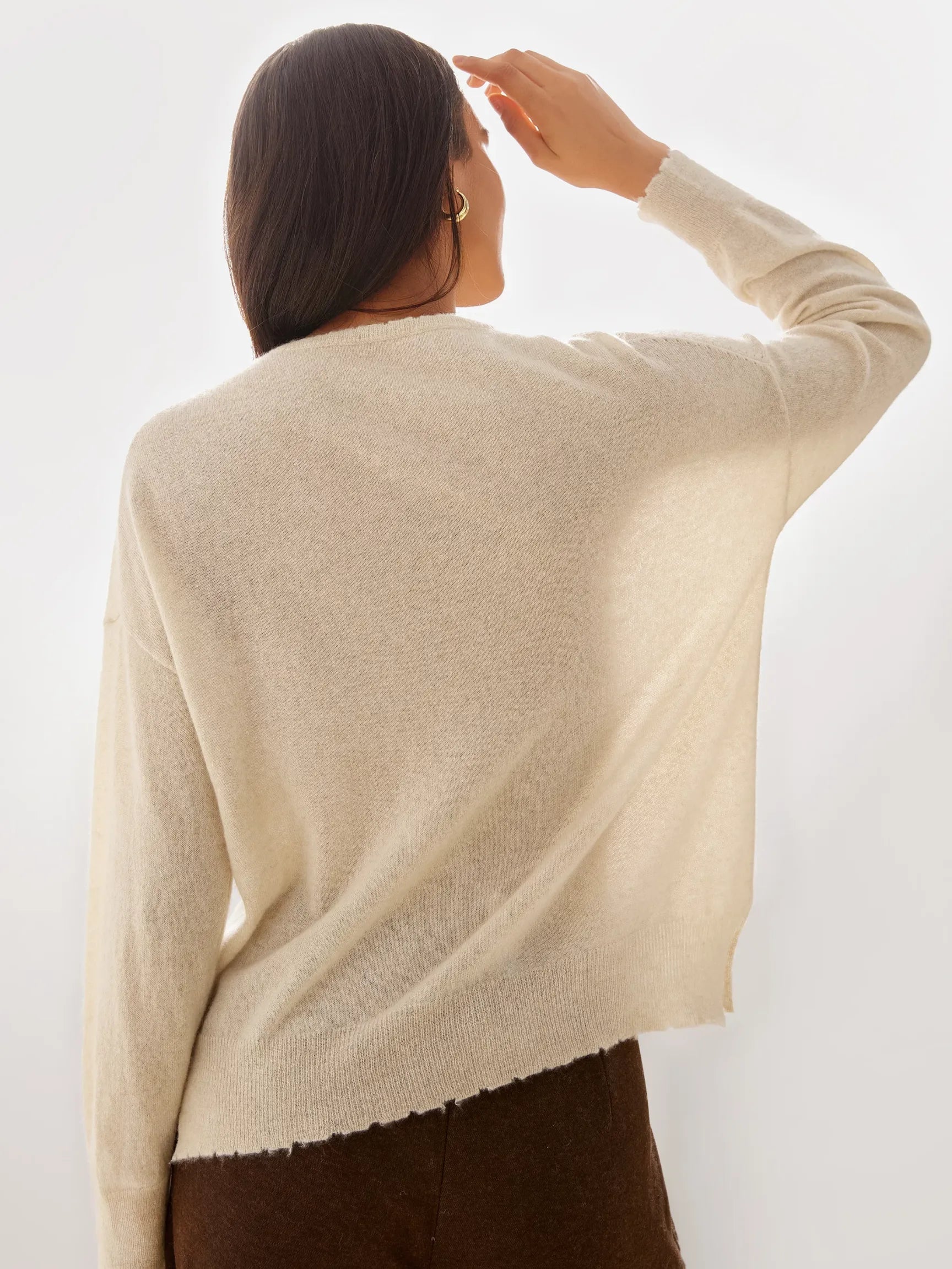 100% CASHMERE HAND BRUSHED CREW NECK SWEATER