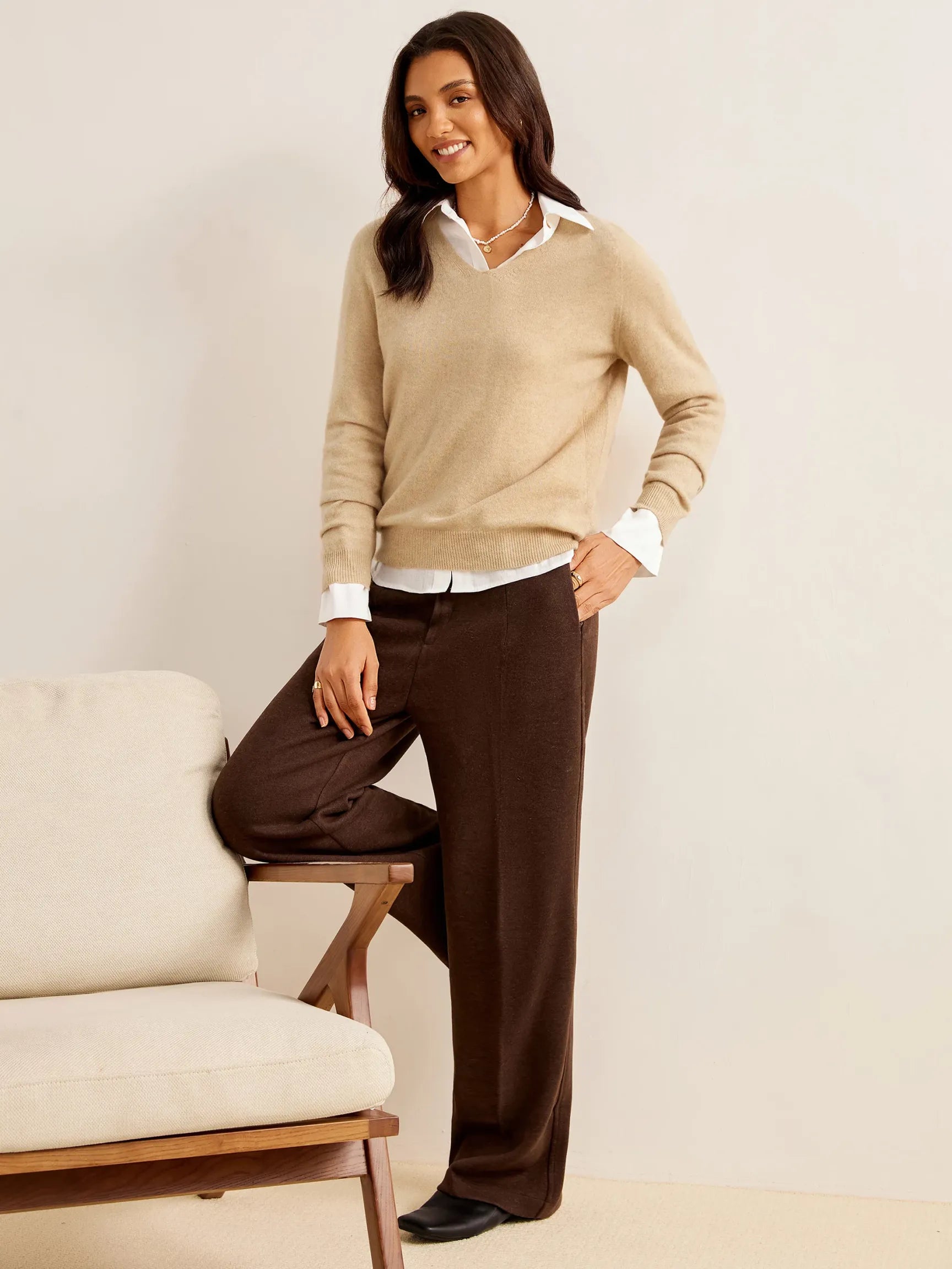 SEAMLESS 100% LIGHTWEIGHT CASHMERE V-NECK SWEATER