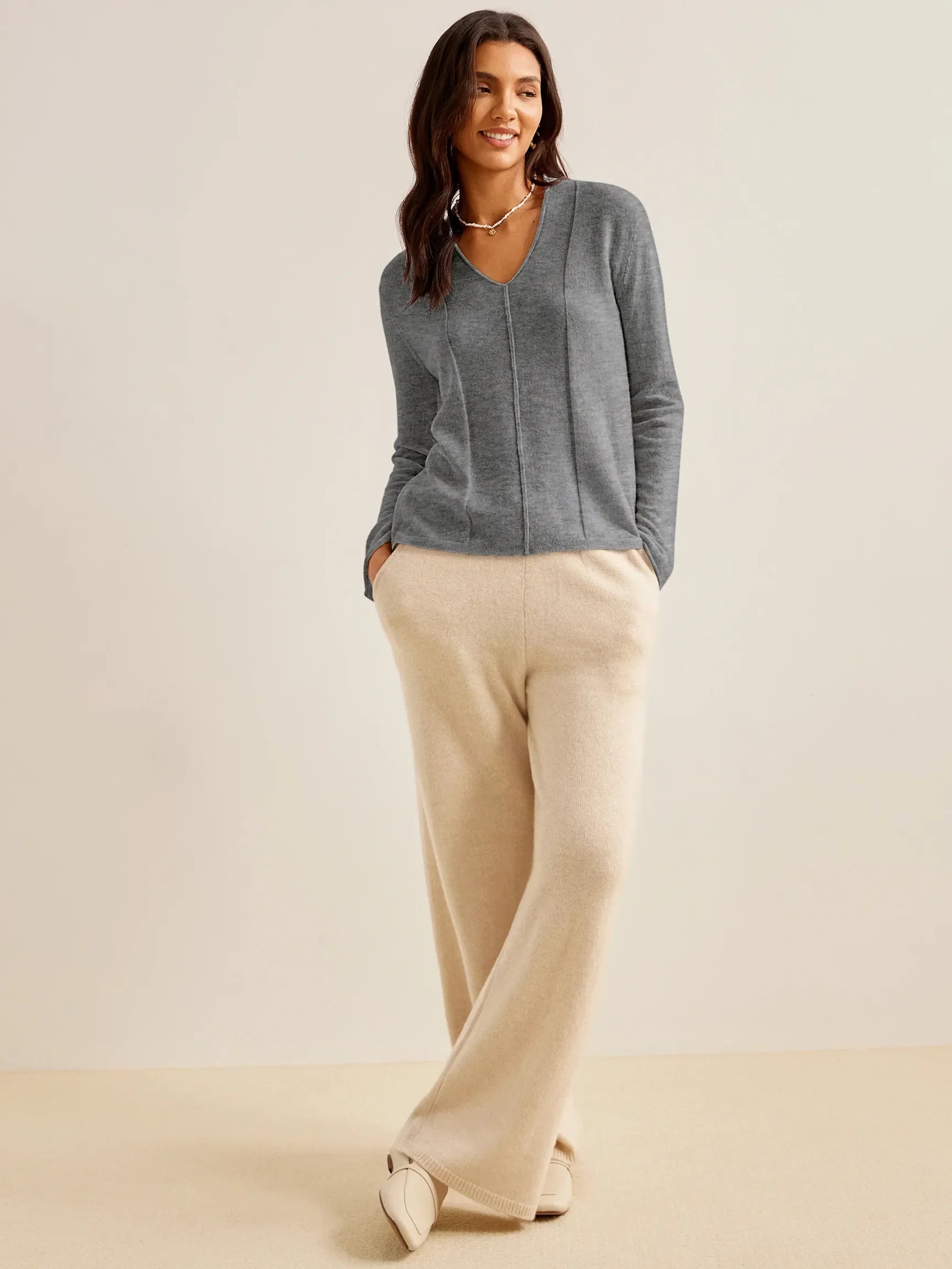 100% CASHMERE LIGHTWEIGHT V-NECK SWEATER