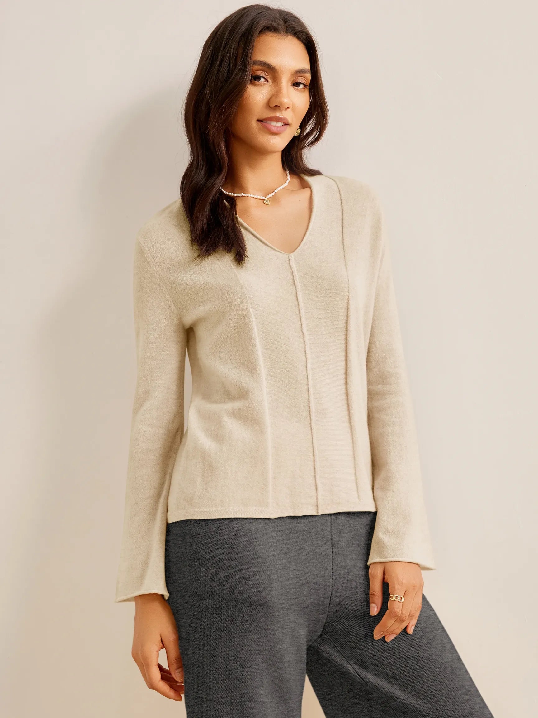 100% CASHMERE LIGHTWEIGHT V-NECK SWEATER