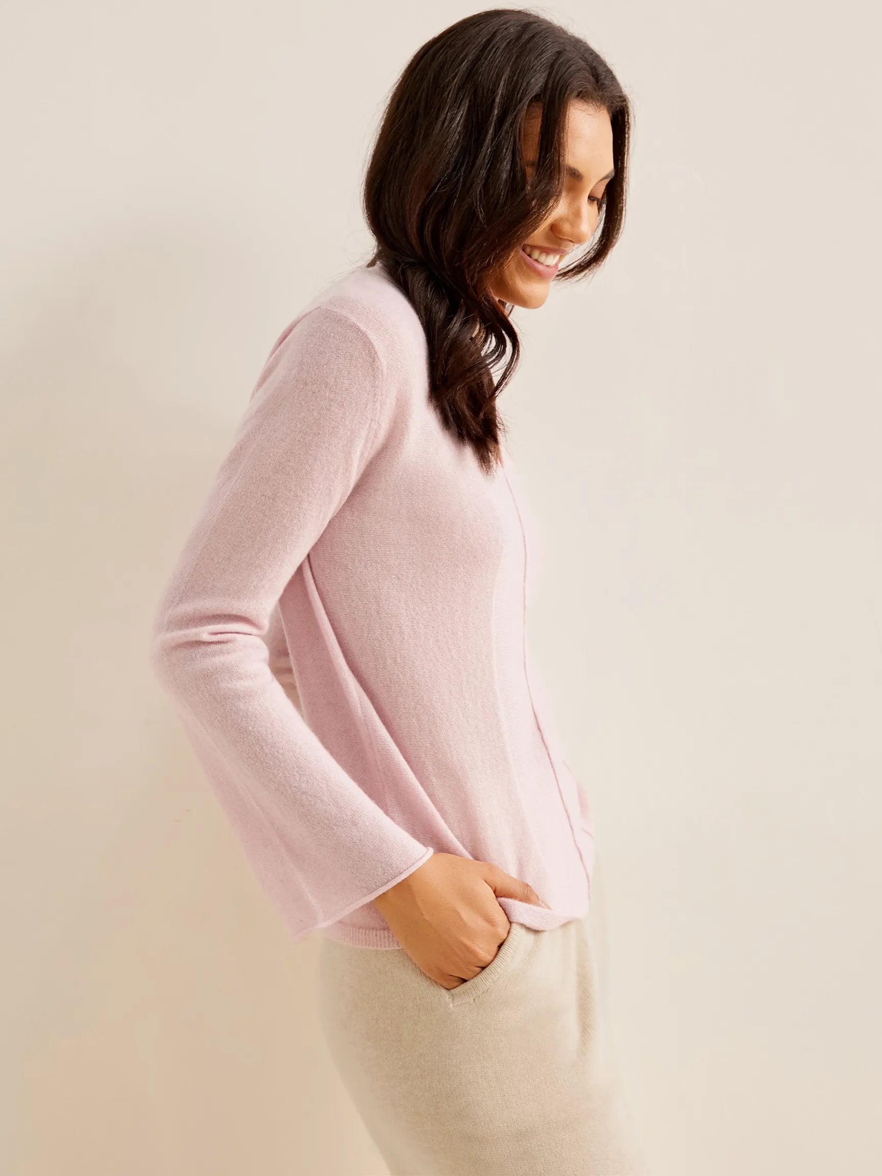 100% CASHMERE LIGHTWEIGHT V-NECK SWEATER