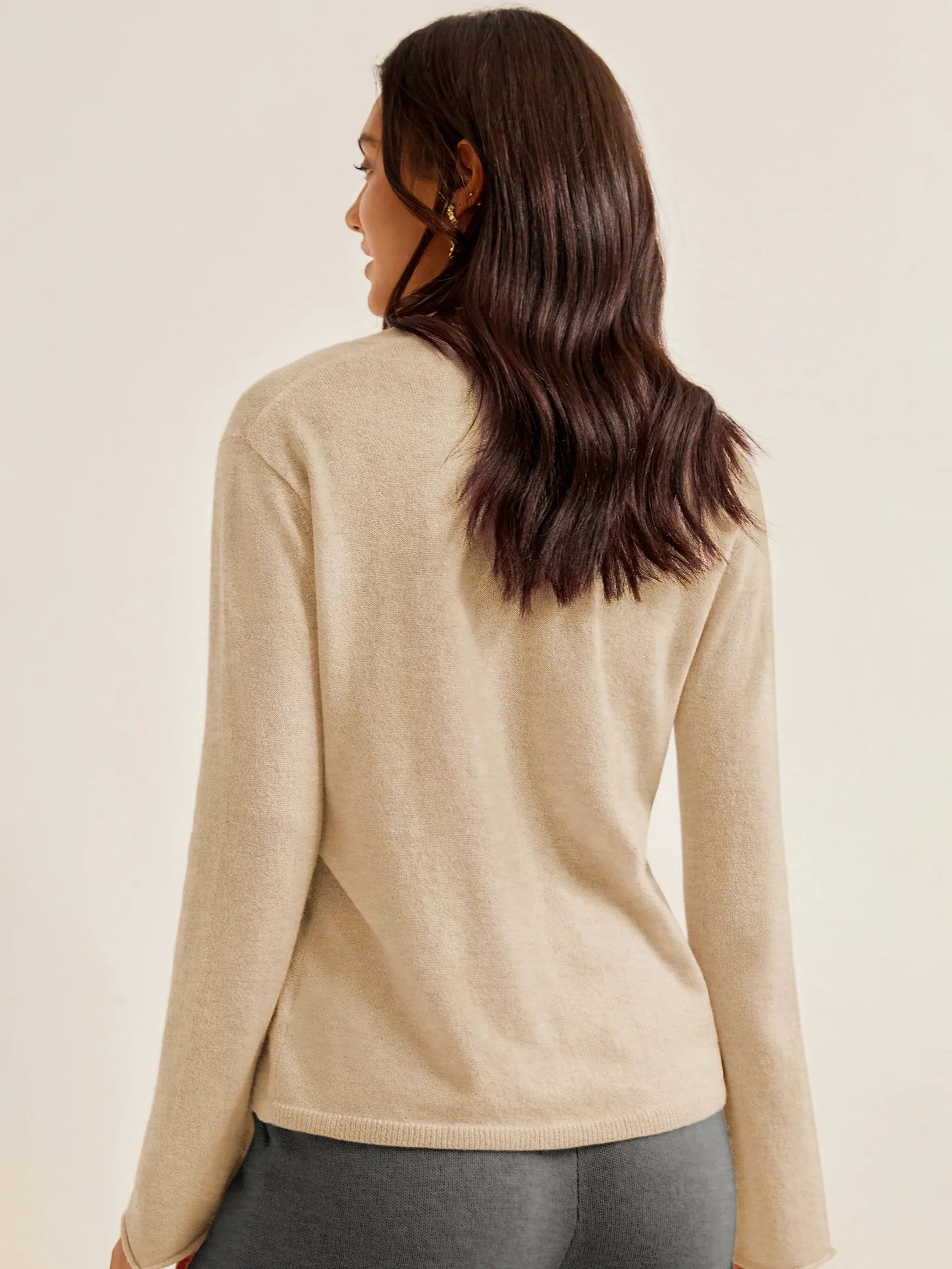 100% CASHMERE LIGHTWEIGHT V-NECK SWEATER