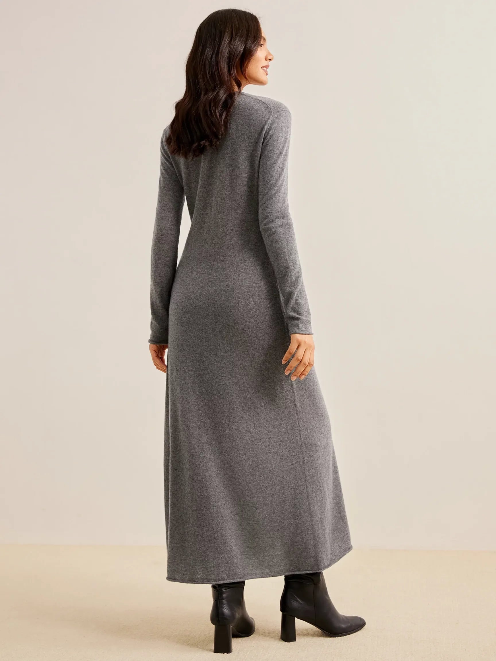 100% CASHMERE RIBBED FITTED V-NECK DRESS