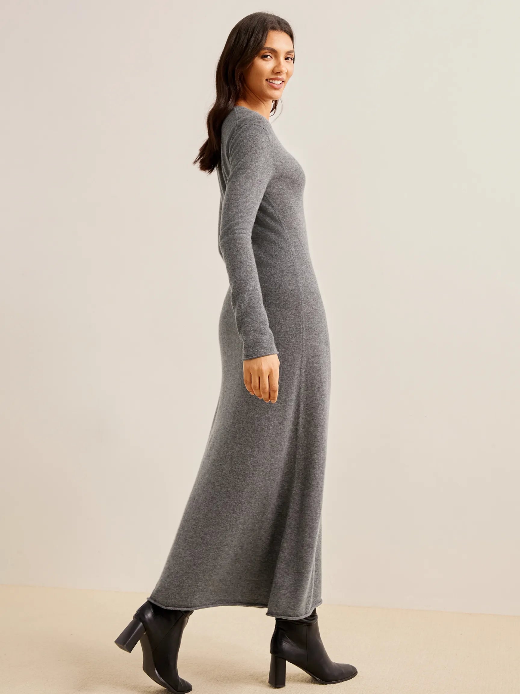 100% CASHMERE RIBBED FITTED V-NECK DRESS